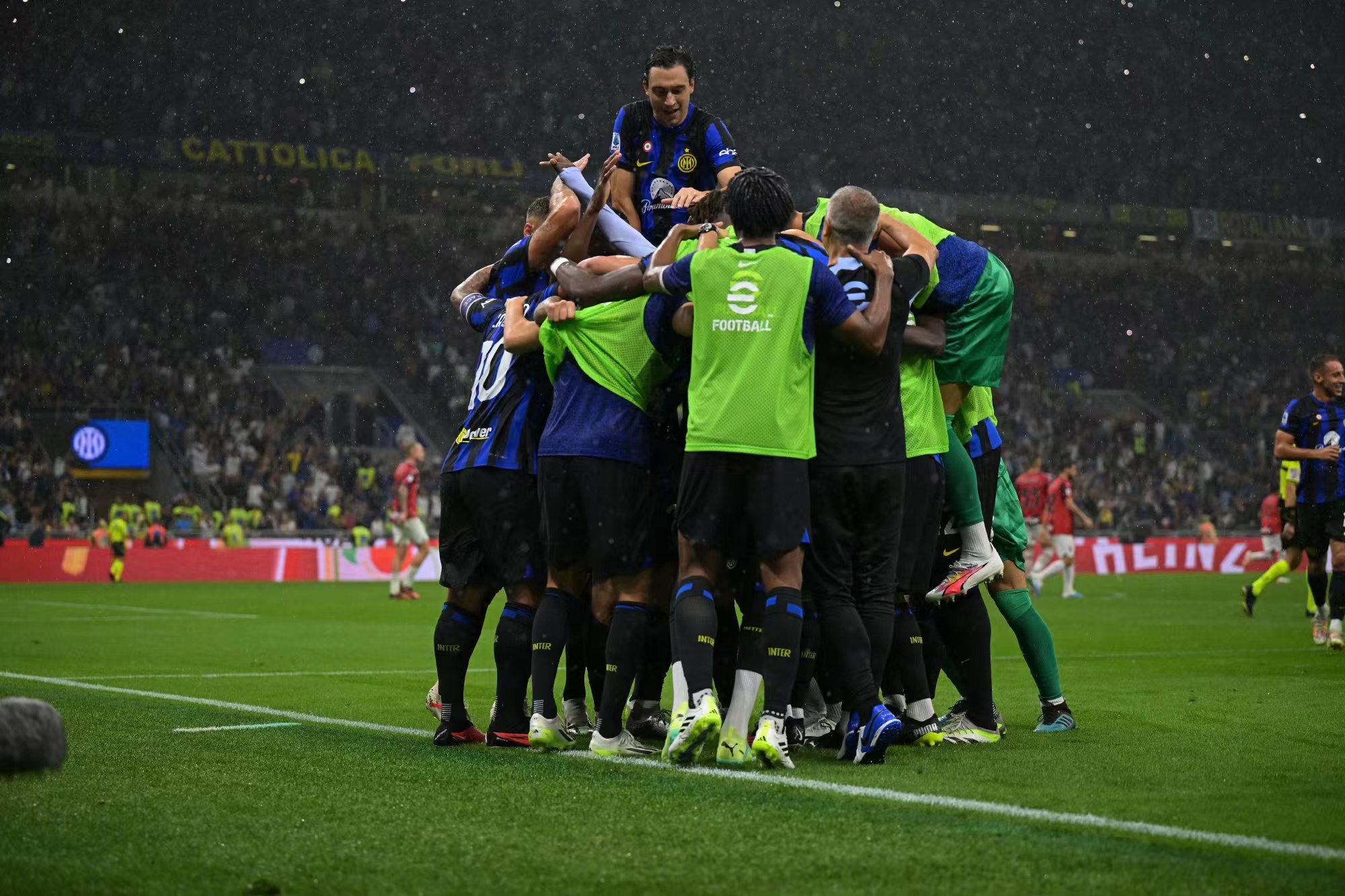 Inter Milans storslåede sejr, karnevallet i Milanos derbyaften